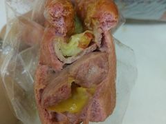 红丝绒培根热狗包-拉那巴米 蛋糕定制(世纪东方广场店)