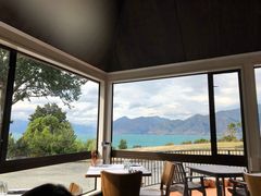 -Lake Hawea Hotel