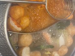 牛骨番茄双色锅-左庭右院鲜牛肉火锅(金山万达店)