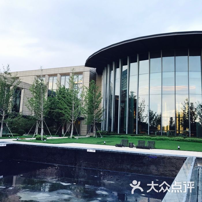 喜来登颐尊水疗游泳馆