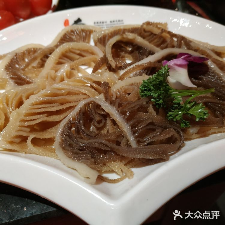 瞬间被治愈！科尔沁精品肥牛、南山招牌特色千层肚，每次都吃到光盘