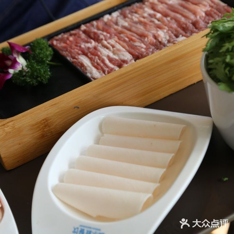 来自内蒙古大草原的美味，鲜嫩的羊肉久涮不老。