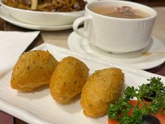 -阿维斯咖啡(镜湖店)