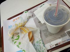 香辣鸡腿堡-华莱士·全鸡汉堡(安庆高铁站店)