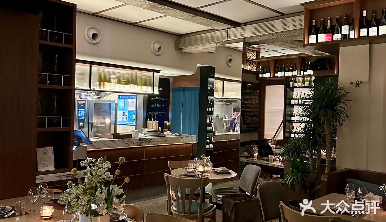 上海五原路的法式bistro🍸好像在欧洲街头