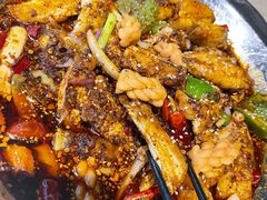 招牌耗儿鱼-休记光头香辣蟹干锅店(衣冠庙店)