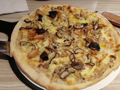 普装铁盘野生黑松露菌菇鸡肉比萨-必胜客(国展店)