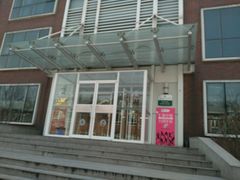 -中地华冠羽毛球俱乐部