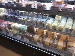 -红宝石·鲜奶小方·海派西点房(南翔店)