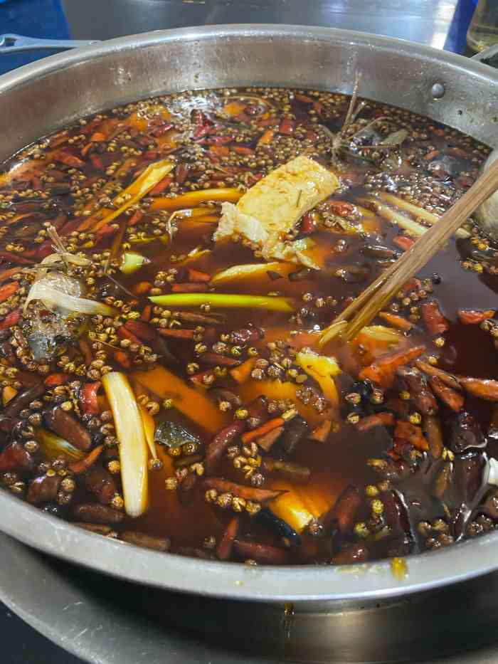 第一次来,附近有很多家相同类型的餐饮 「罗非鱼」味道不错,锅底调料
