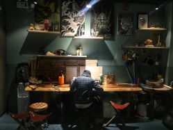 工作中的海东老师-周忆刺青原创设计定制