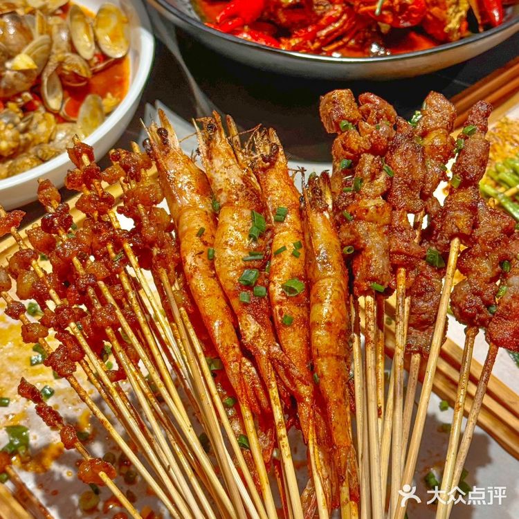 在裕后街吃过烧烤的就肯定知道他家，一到下午就开始爆满