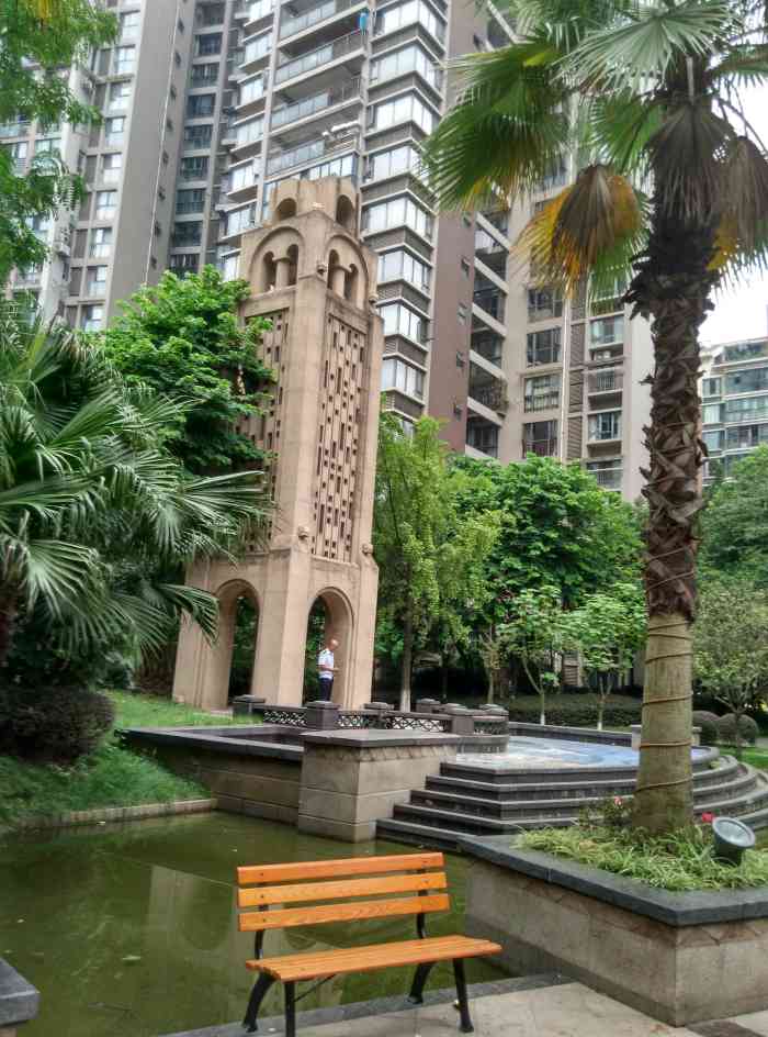 上城成都花园-"交通便利,地铁7号线走路过来10分钟左右.