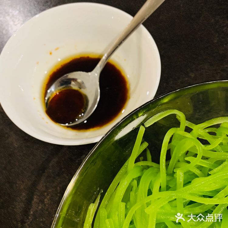 好吃好做好看的白味凉拌莴笋丝