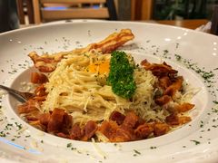 -Chom Cafe and Restaurant