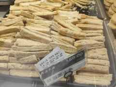 -沃尔玛购物广场-停车场