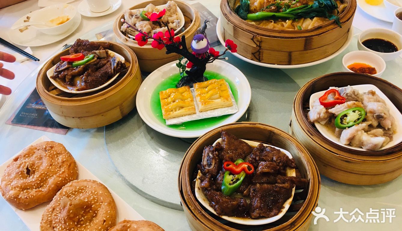特色大餐包差不多每桌都点，特价
