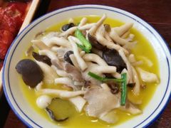 笼仔煨菌菇-大牌大·传统杭帮菜(湖滨店)