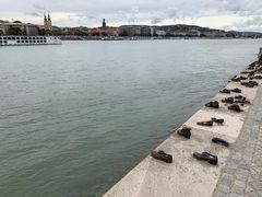 -多瑙河畔鞋履雕塑