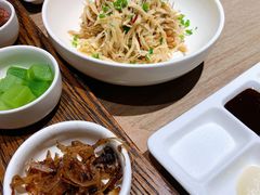 香葱拌笋衣-小大董·烤鸭(凤凰汇店)