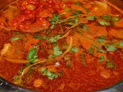 -野山舂·贵州现舂酸汤火锅(鸿通城店)