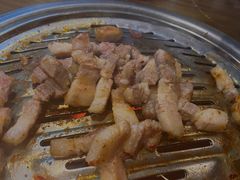 厚切五花肉-·缸桶屋·韩式牛肋条自助烤肉(西湖D11店)