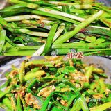 春日里，约三两好友咥烤肉喝小酒，度过欢乐的晚餐时光