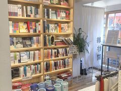 -猫的天空之城概念书店(束河店)