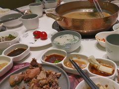 -洪氏嗨捞·广东猪肚鸡·椰子鸡火锅(西咸万象城店)