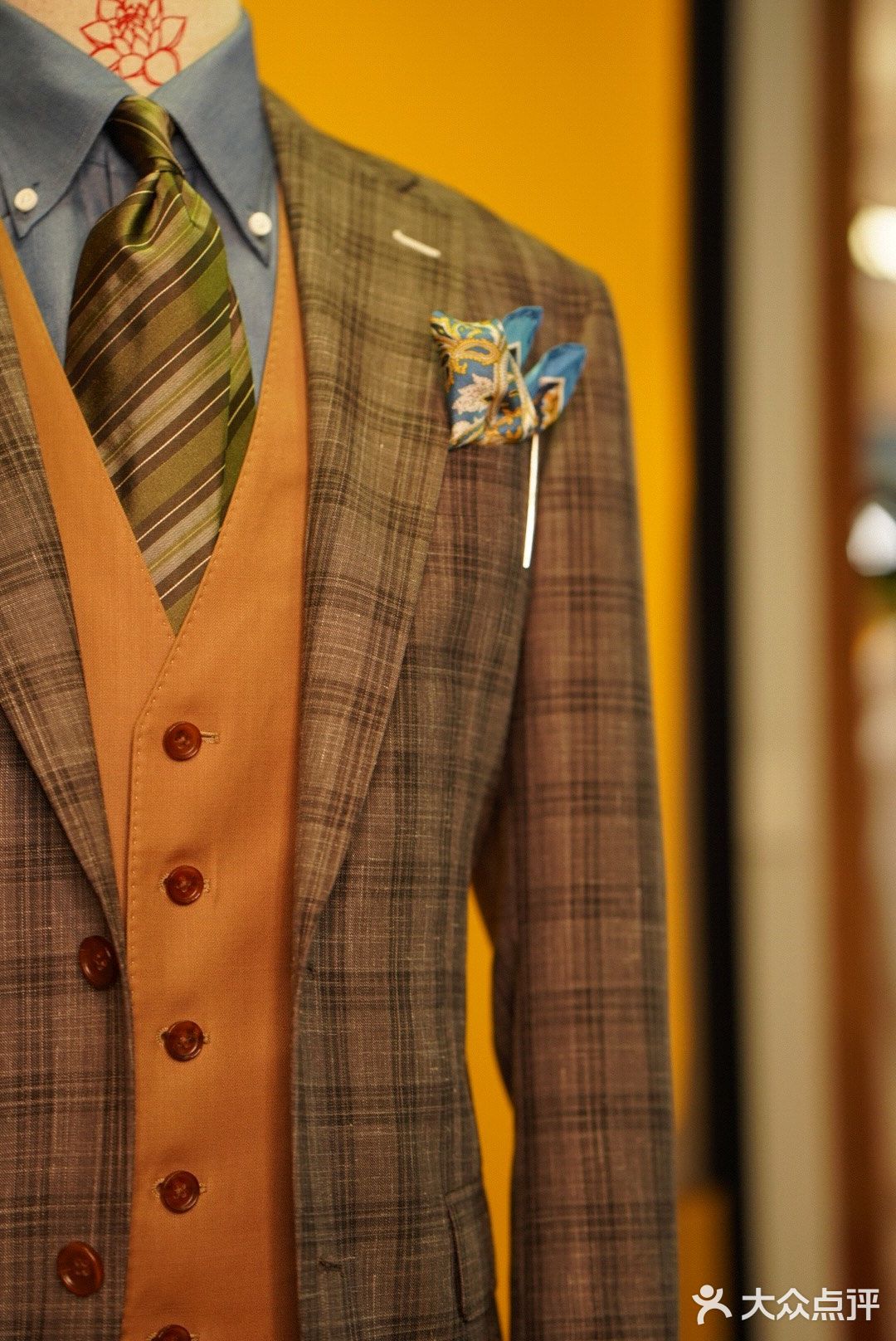 牛仔蓝衬衫混搭马甲风[礼花][礼花]