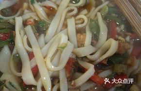 Stir-Fried Pig Liver with Chili and Round Noodles
