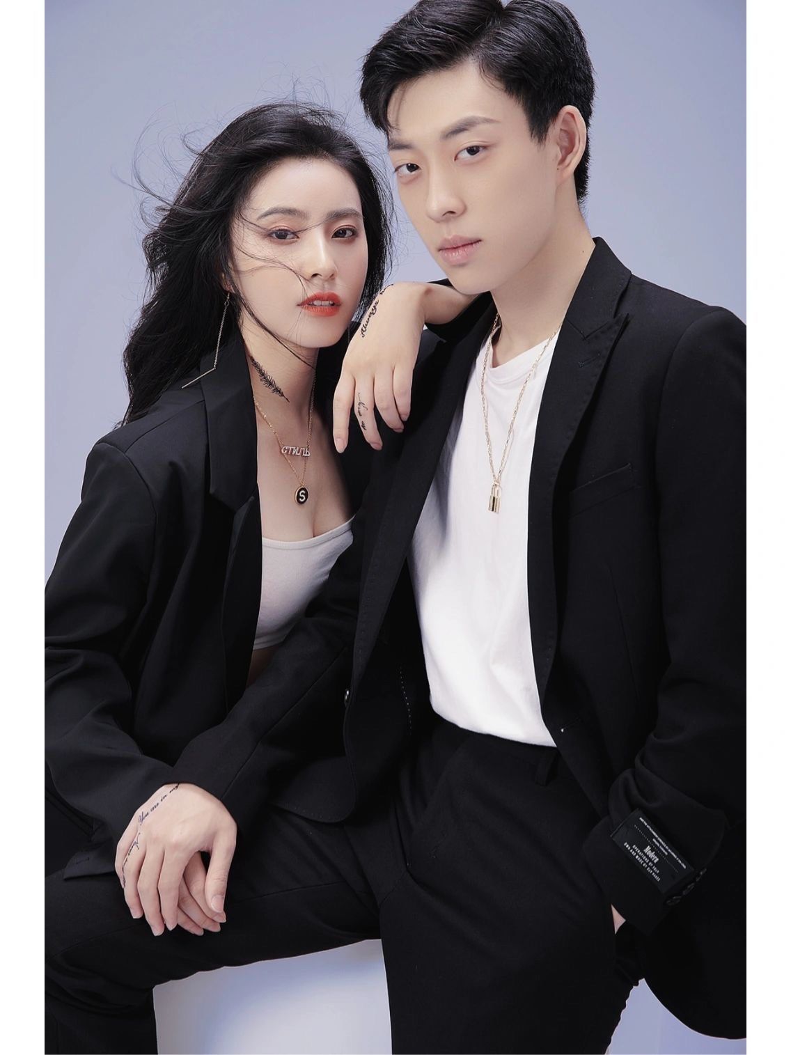 拉上男朋友"拍一组超a的西装情侣照吧