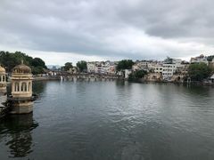 -Lake Shore Hotel & Restaurant