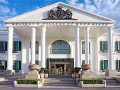 05酒店入口正面-月亮河温泉度假酒店