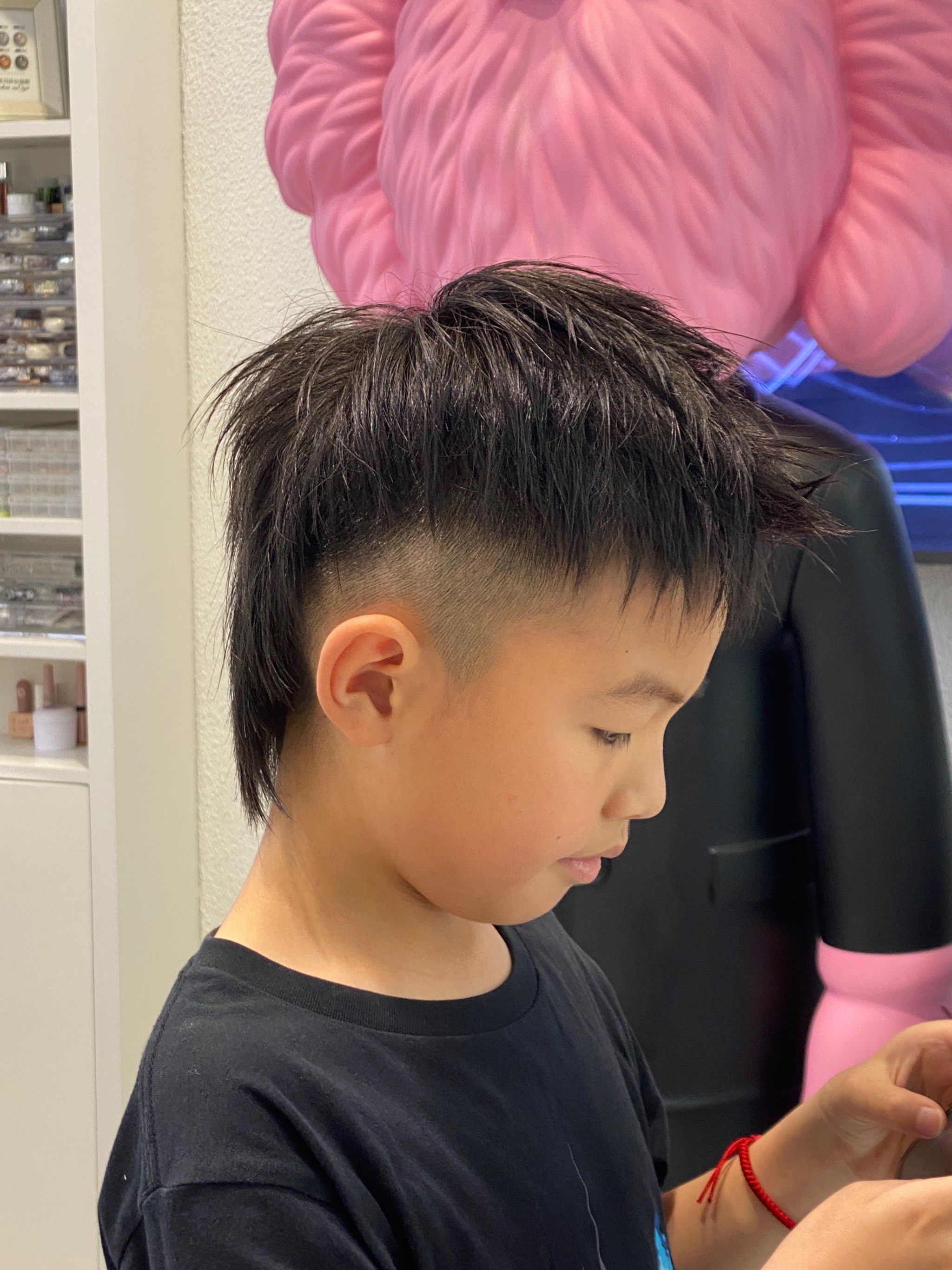 酷帅小男孩狼尾发型