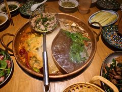 -洱火云南酸菜牛肉火锅(石景山当代商城店)