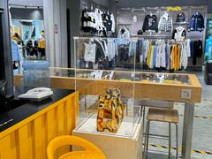 -王府井百货熙地港店