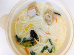 土鸡汤捞米线-云海肴·汽锅鸡·云南菜(广安门天虹店)