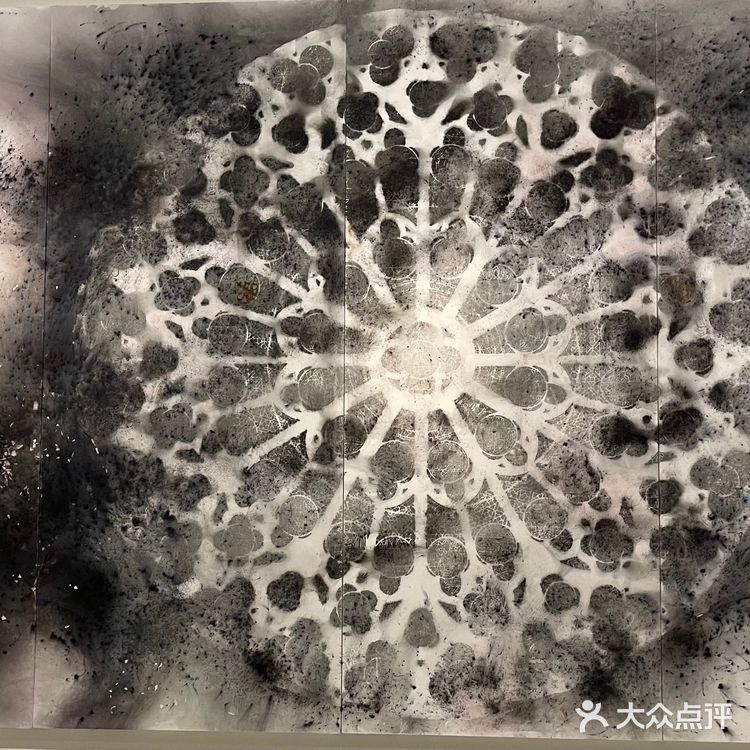 上海最好的现当代艺术馆的浦东美术馆开馆啦[加油]