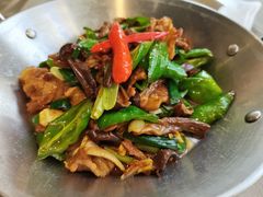 鹿茸菌小炒肉-渔语鱼新川菜Bistro(万象天地店)