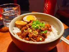 超级足料卤肉饭-面上有光