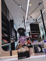 -HAIR CORNER