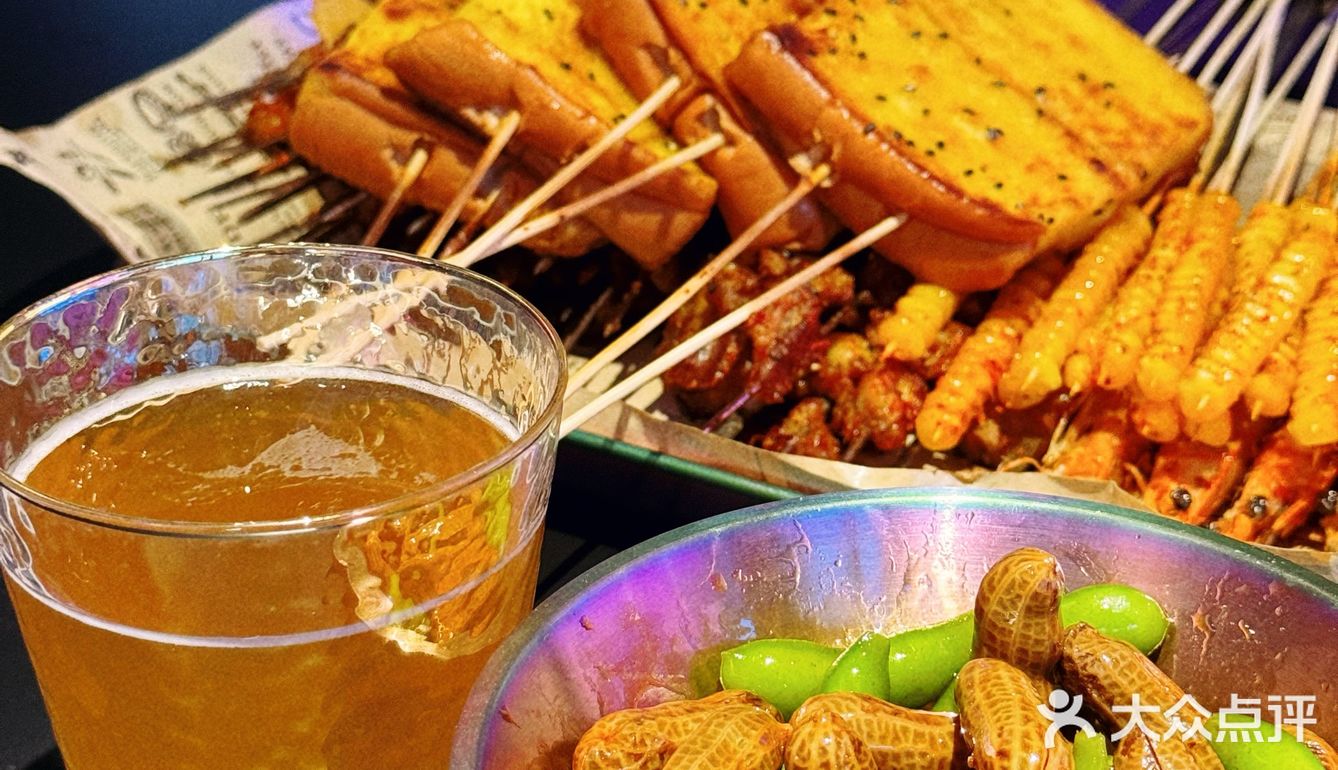 [耶][机智][加油]三五好友，撸串喝酒[啤酒][啤酒][啤酒]