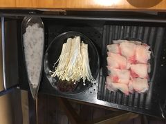 -洪氏嗨捞·广东猪肚鸡·椰子鸡火锅(西咸万象城店)