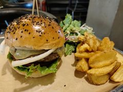 招牌牛肉汉堡-UPPER KITCHEN(延安路店)