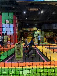 -蹦蹦跳跳(新奥购物中心店)