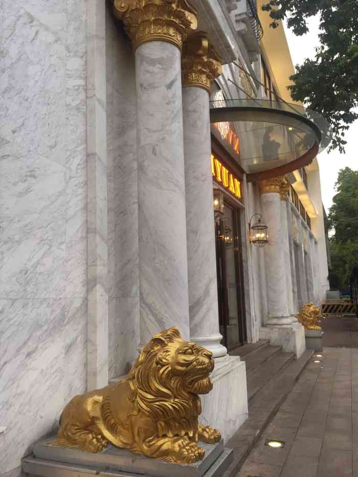 广东迎宾馆·宴会厅-"服务极差!三大一小,给张两人台,坐不下还.