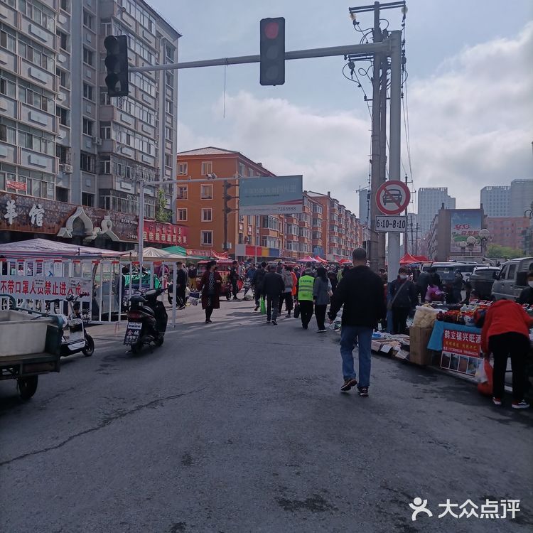 佳木斯江边大早市老八汤子面