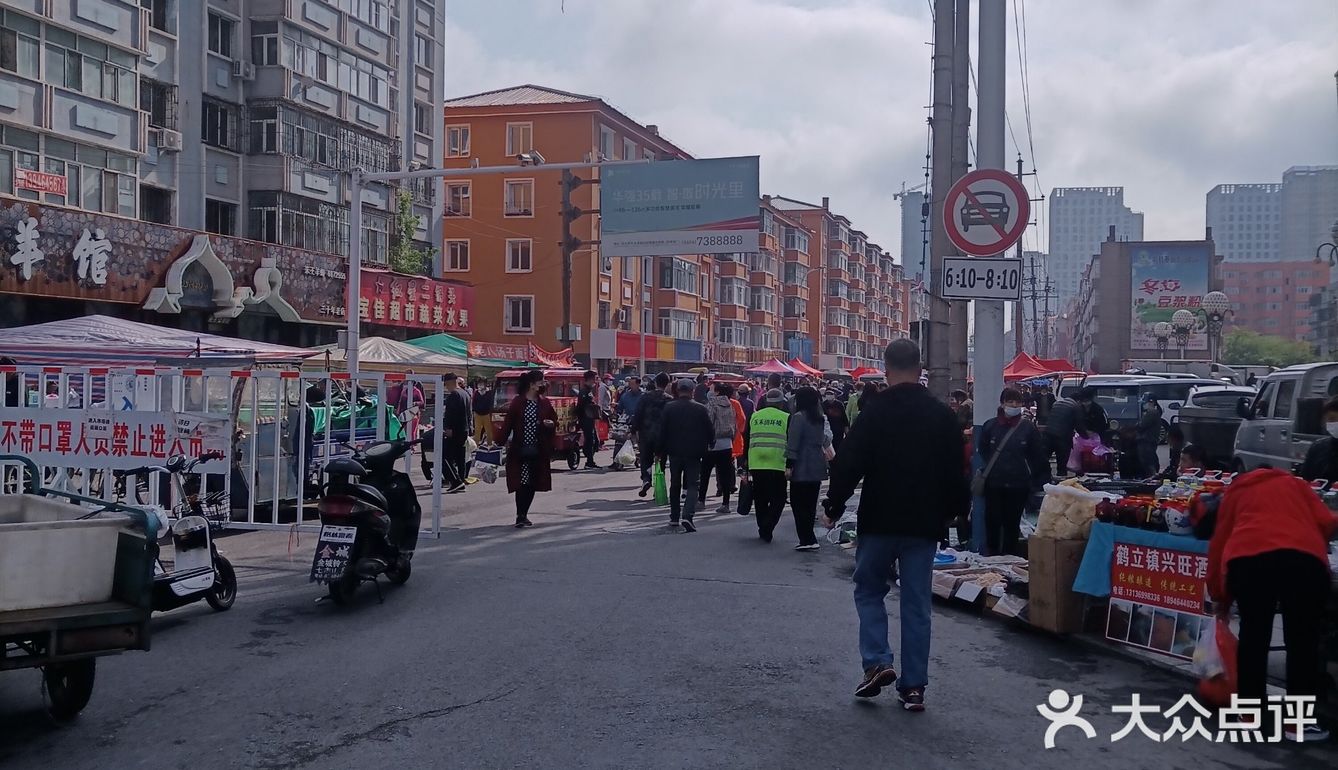 佳木斯江边大早市老八汤子面