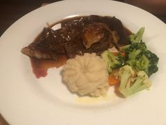 安格斯牛排佐黄油时蔬配黑椒汁-宝莱纳啤酒花园餐厅PAULANER BRAUHAUS Nanjing(广州路店)